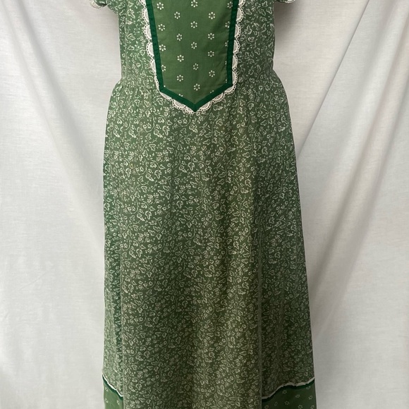 Vintage Hawaiian Dress Green Floral Arm pit to arm pit 13-14” 47-48” Long - Picture 4 of 12